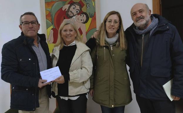 La compañía de teatro Wonderland recauda 1.000 euros para Cáritas