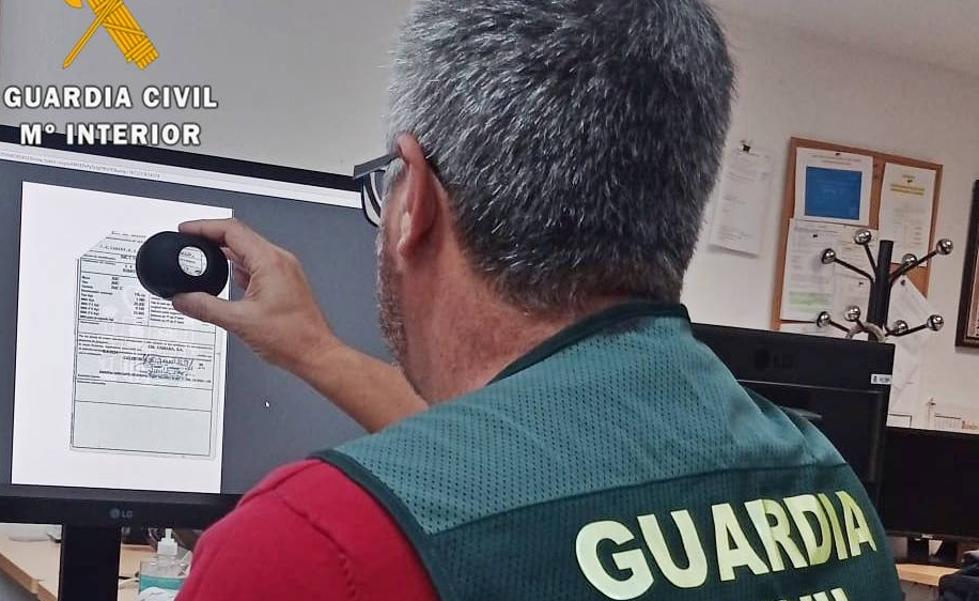La Guardia Civil investigó a cuatro vecinos de Zafra y Fuente de Cantos por suplantar la identidad y falsificar documentos