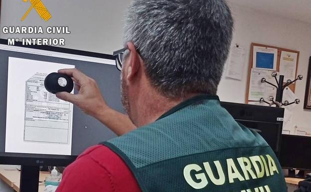 La Guardia Civil investigó a cuatro vecinos de Zafra y Fuente de Cantos por suplantar la identidad y falsificar documentos