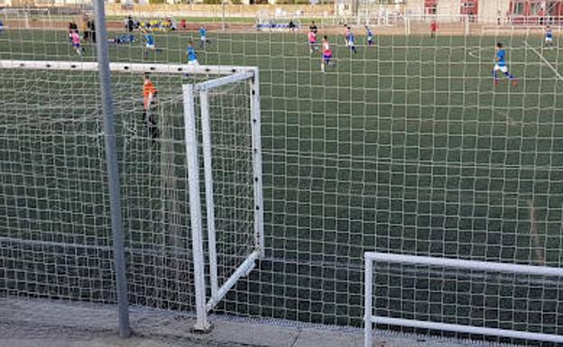 Unos padres piden la libertad de su hijo para salir de la Escuela de Fútbol de Zafra