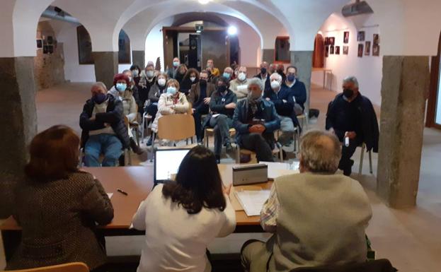 La Asociación de Memoria Histórica de Zafra cataloga y digitaliza más de 7.000 documentos para la futura biblioteca de Francisco Espinosa