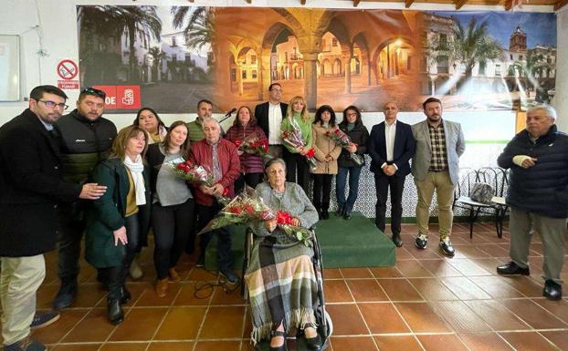 El PSOE de Zafra rinde homenaje a compañeros fallecidos en la pandemia en su 'In Memoriam'