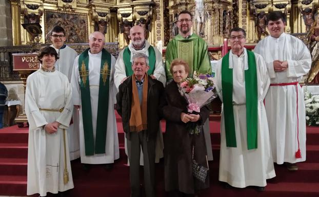 El sacristán Luis González recibió el homenaje por su jubilación en La Candelaria