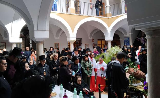 Plena Inclusión Zafra inaugura el Carnaval con su tradicional Sepelio de la Bellota