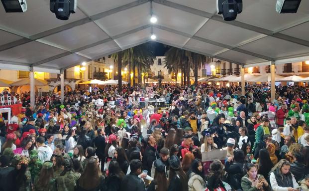 El Gran Desfile de Disfraces concentró a 43 participantes y a multitud de personas