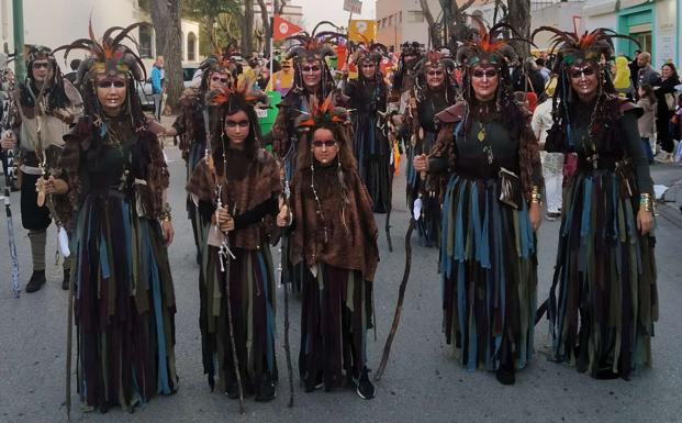 Tribal y Espacio/Extraterrestre ganadores del Concurso de Disfraces
