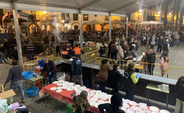 El Entierro de la Sardina clausura el Carnaval con la Plaza Grande abarrotada de público