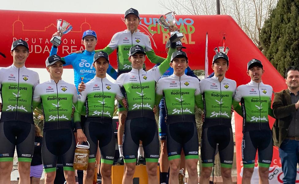 El Bicicletas Rodríguez Extremadura gana por equipos en el Memorial Sanroma Valencia