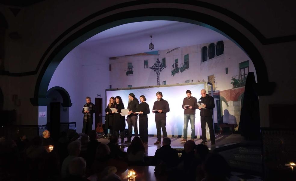 Oveja Negra Teatro dramatizó textos de 'El libro de los abrazos' con música en directo