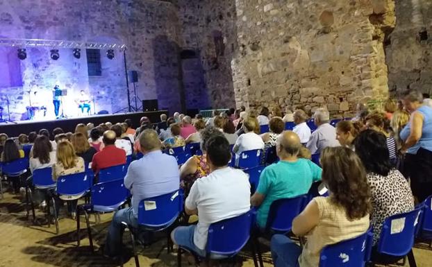 Las noches en el castillo traen esta noche las mejores versiones de los 80 y 90 con 'Suroeste Cover Band'