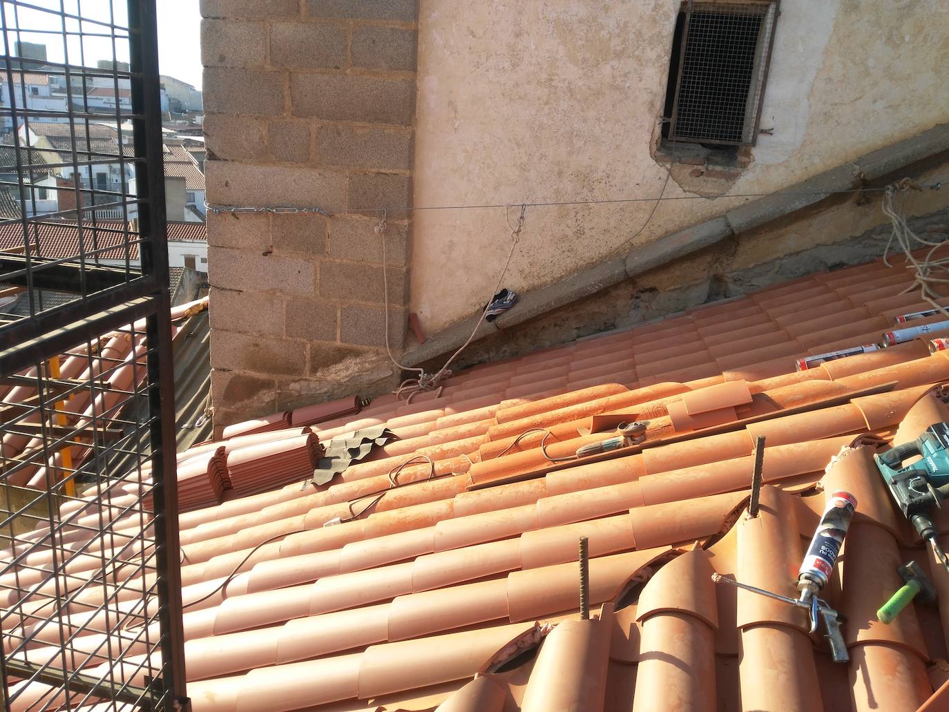 Finalizan con la pintura exterior las reformas en la Real Capilla del Cristo