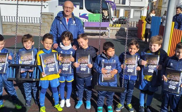 El Ilipense Zalamea saca su propio álbum de cromos