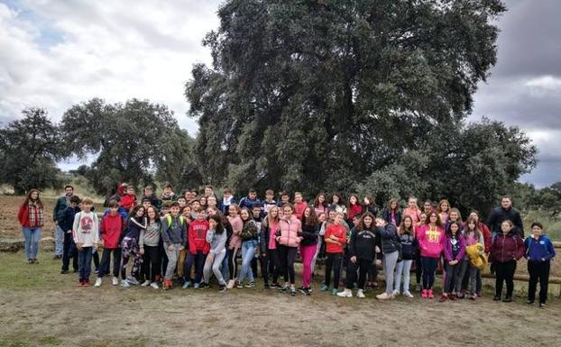 Más de 200 alumnos de los institutos de La Serena disfrutan de una jornada sobre patrimonio en Cancho Roano