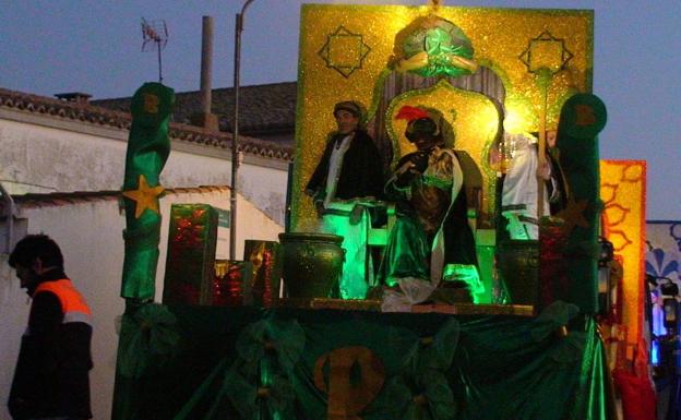 Los Magos de Oriente recorren las calles de Zalamea