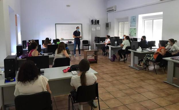 Fademur imparte en la localidad un curso con certificado de profesionalidad