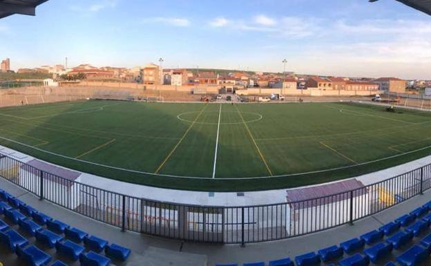 El Ilipense vuelve a los entrenamientos de forma presencial en el campo de fútbol