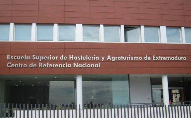 La Escuela Superior de Hostelería y Agroturismo de Extremadura oferta dos cursos gratuitos dirigidos a personas trabajadoras ocupadas