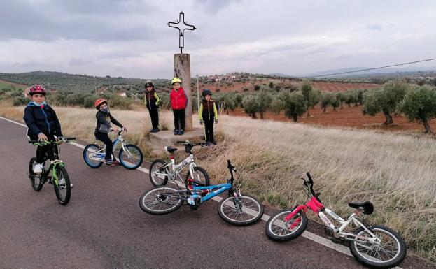 Los alumnos de la escuela 'Diexle Zalamea' retoman sus clases de ciclismo después de varias semanas