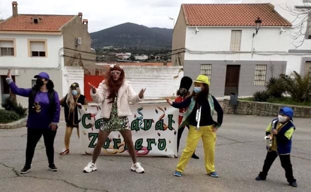 La pandemia del coronavirus no puede con las ganas de celebrar el 'Carnaval Zorrero' de Esparragosa de la Serena