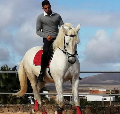 El jinete ilipense Sergio Guisado sufre una caída mientras preparaba el Internacional de Lisboa