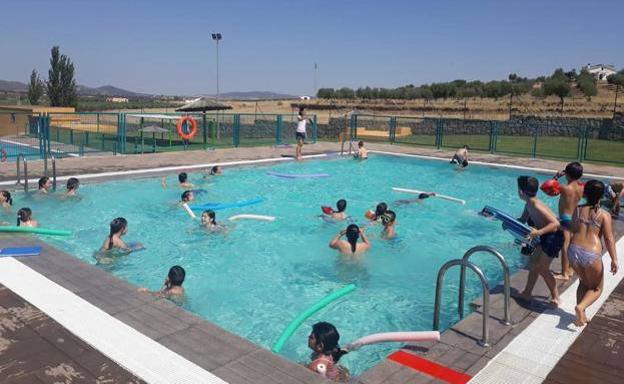 El Ayuntamiento de Zalamea de la Serena oferta 3 plazas de socorristas para la piscina municipal
