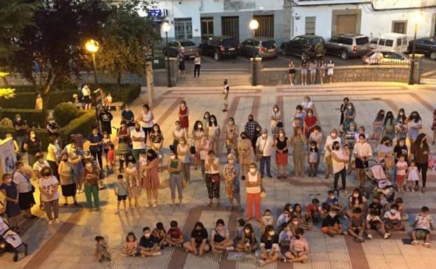 Zalamea de la Serena guarda un minuto de silencio contra la violencia machista