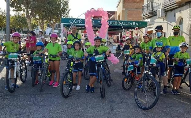 La Escuela Ciclista Diexle Zalamea organiza una 'marcha rosa' con motivo del Día Internacional Contra el Cáncer de Mama