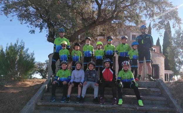 La Escuela Ciclista continúa con las rutas y los entrenos para la nueva temporada