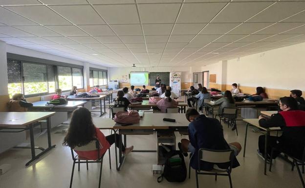 El CEDER La Serena divulga 'La Serena, Paisaje Cultural' en los institutos de la comarca