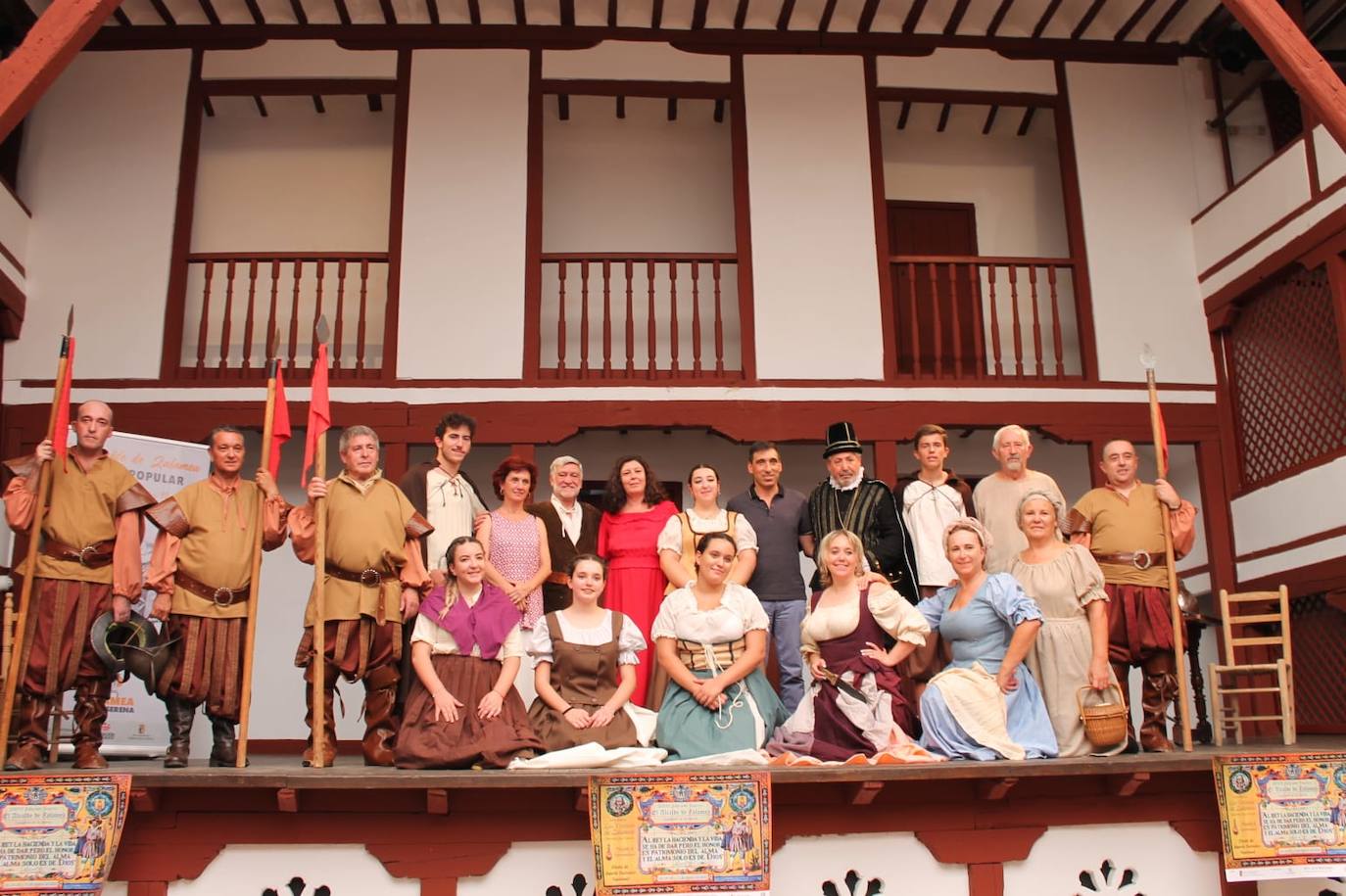 Elenco de actores que se desplazaron hasta Almagro /v. c.