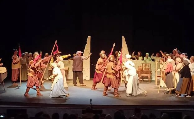 El Teatro Juan Bernabé de Lebrija acogió la representación de 'El alcalde de Zalamea'